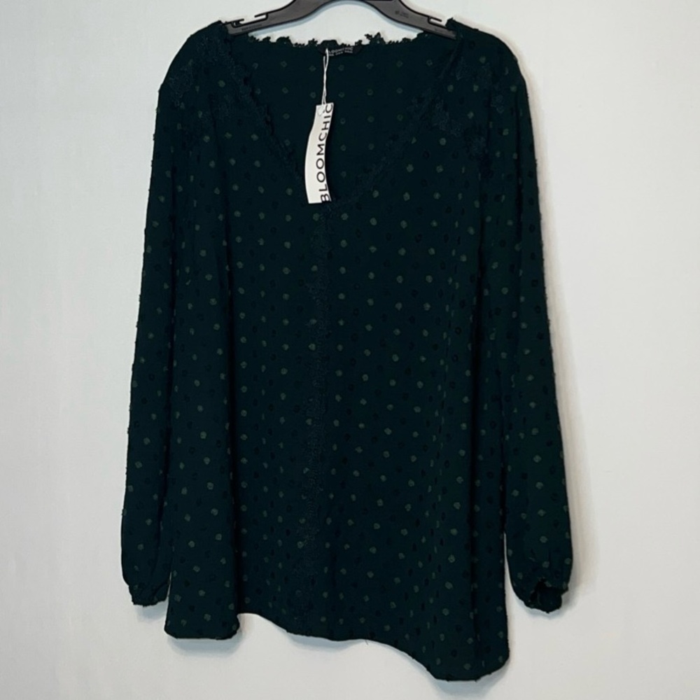 BloomChick Green lace accent long sleeve V- Neck women's size 22-24 New W/T